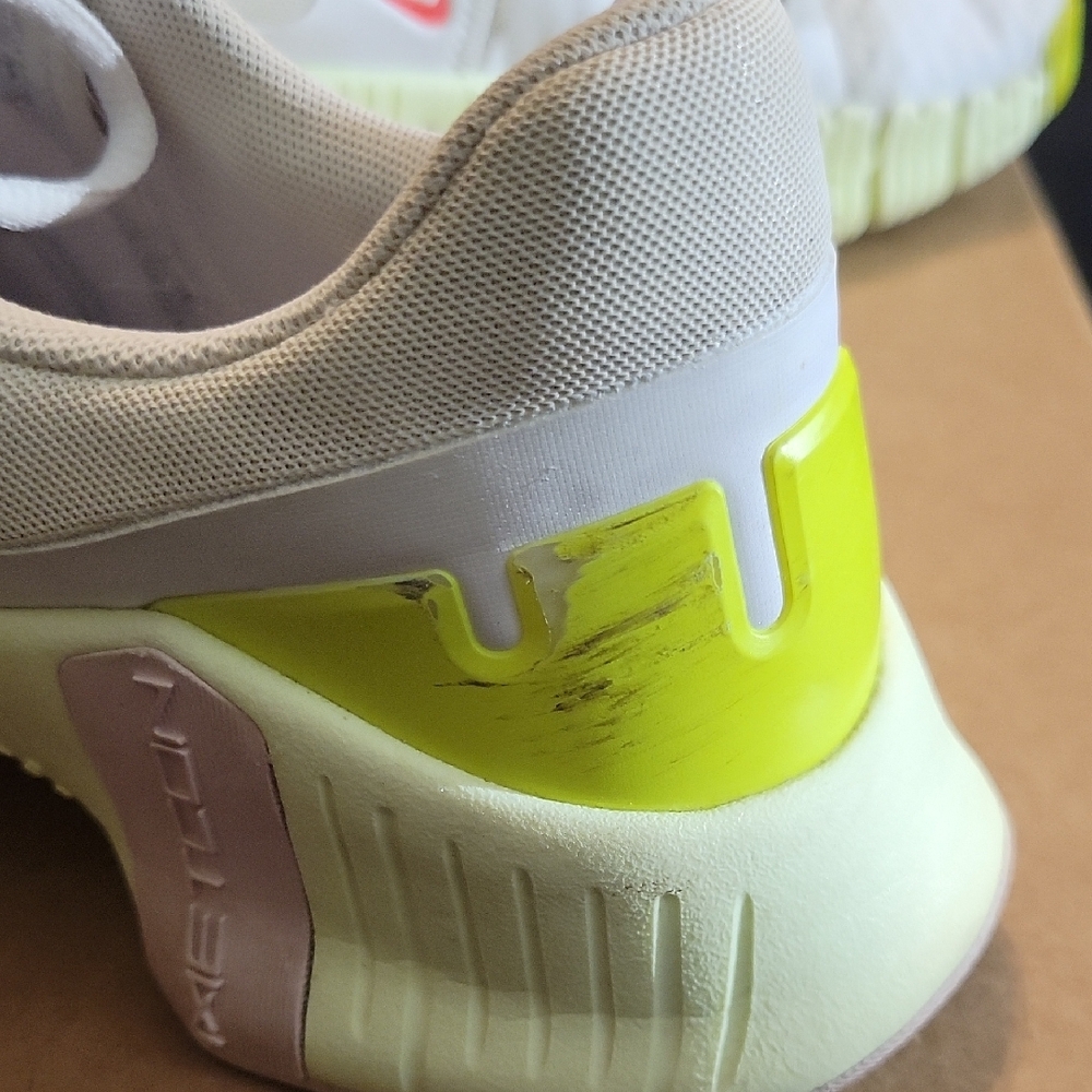 Nike Free Metcon 5 Barely Volt Pink Foam (Womens) Womens 8 EUC - Picture 11 of 11